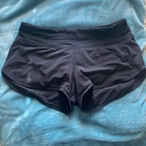 Lululemon Speed up short Size 6 2.5in